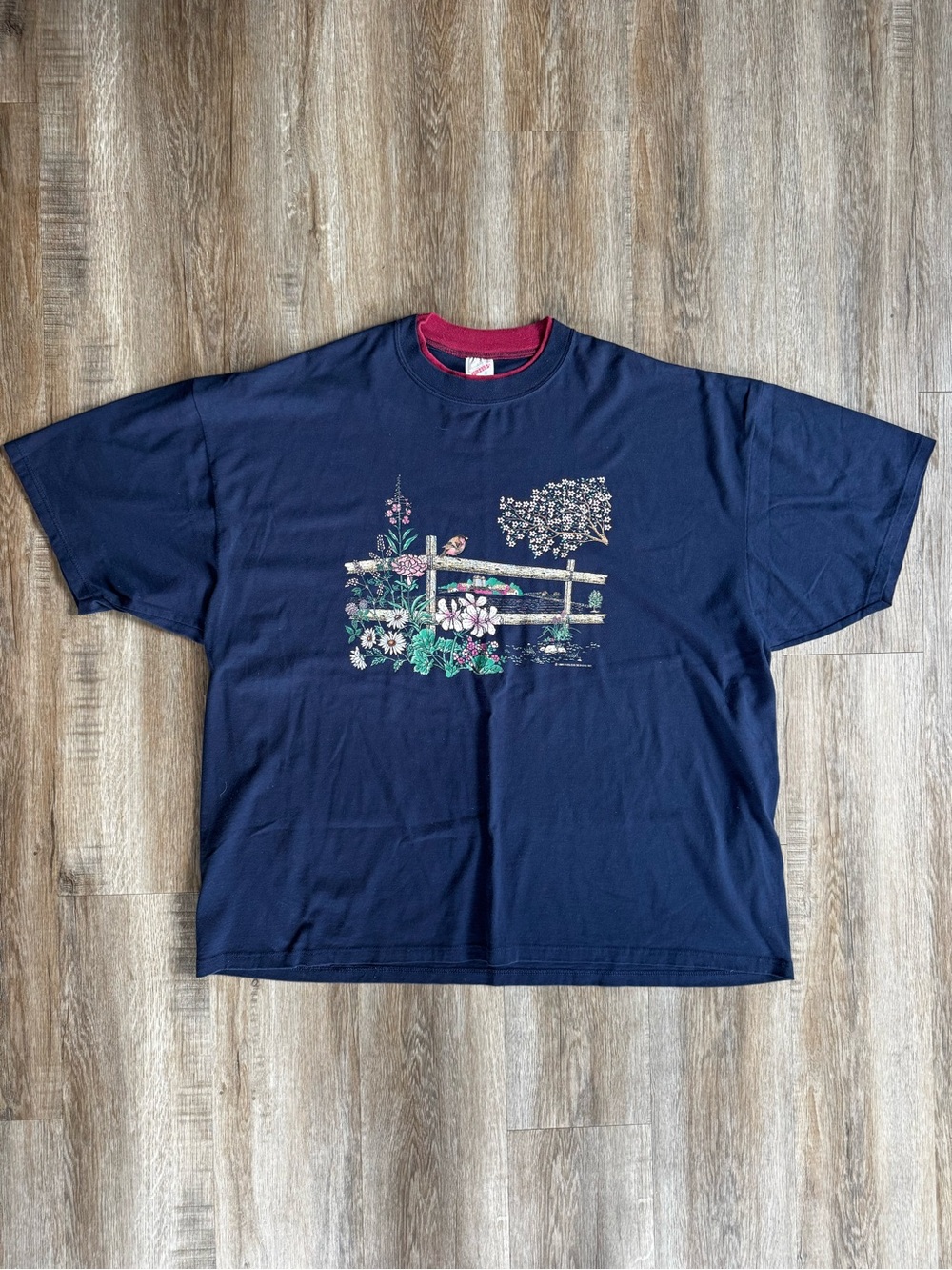 Vintage 1996 Bird On A Fence Flowers T-Shirt - size XXXL